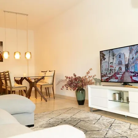 Alegria de vivir EXCLUSIV 2 BEDROOM APPARTMENT POOL,PARKING, WiFi, NETFLIX, POOL, PARKING, WiFi, PADEL&more Apartamento