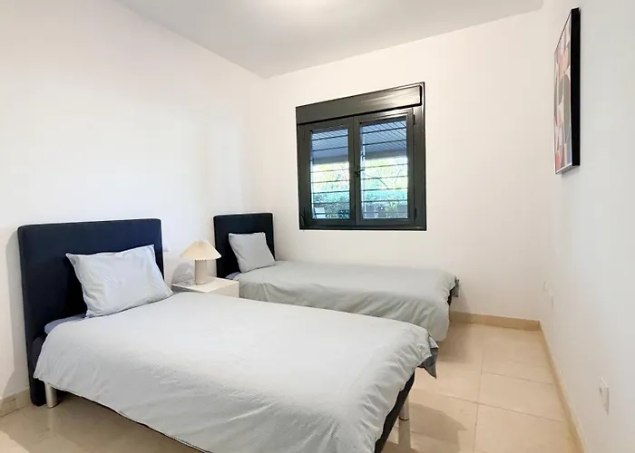 Luxury 2Br Apartment Near Marbella & Puerto Banus Pool, Padel, Parking Apartment