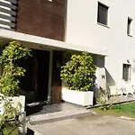 Luxury 2Br Apartment Near Marbella & Puerto Banus Pool, Padel, Parking דירה *