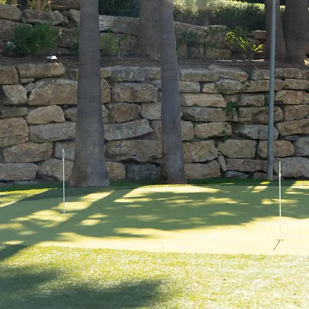 Luxury 2Br Apartment Near Marbella & Puerto Banus Pool, Padel, Parking דירה